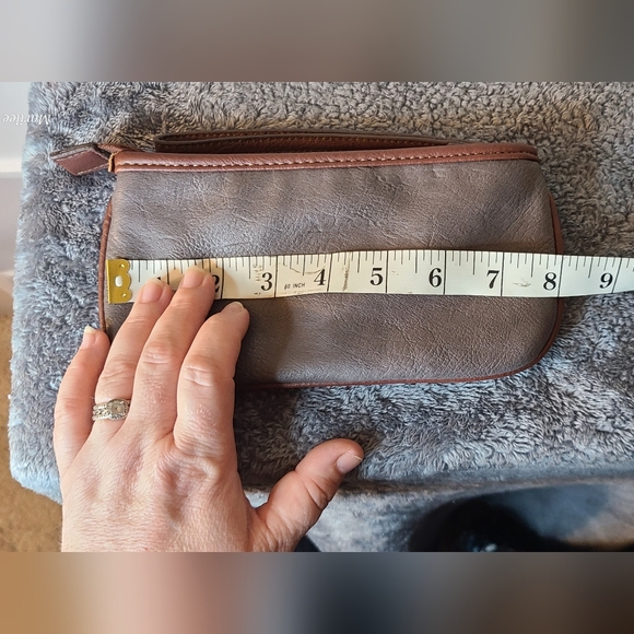 EUC BOC wristlet - Picture 6 of 7